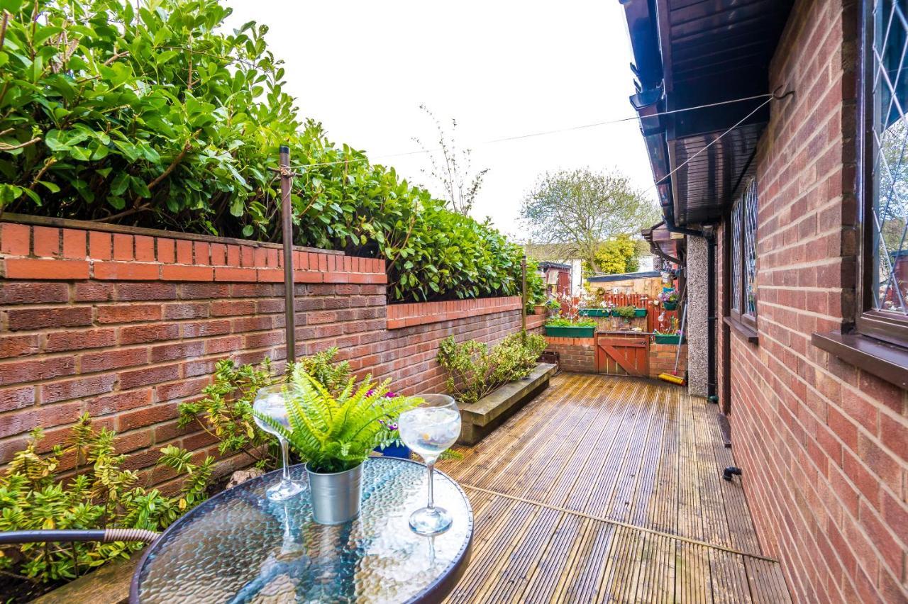 Sunshine Cottage By Happy Sunshine Stay Golborne Esterno foto