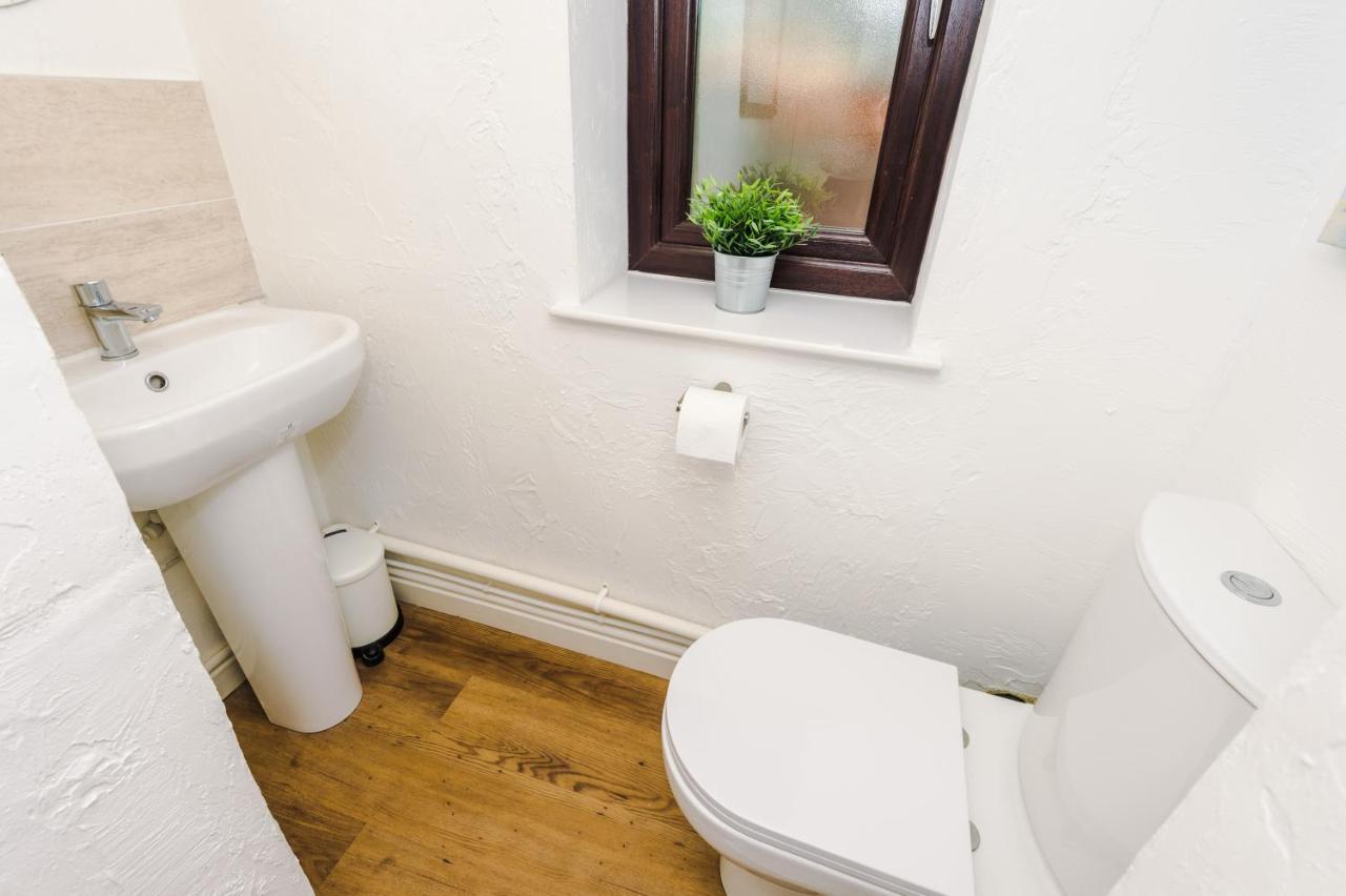 Sunshine Cottage By Happy Sunshine Stay Golborne Esterno foto