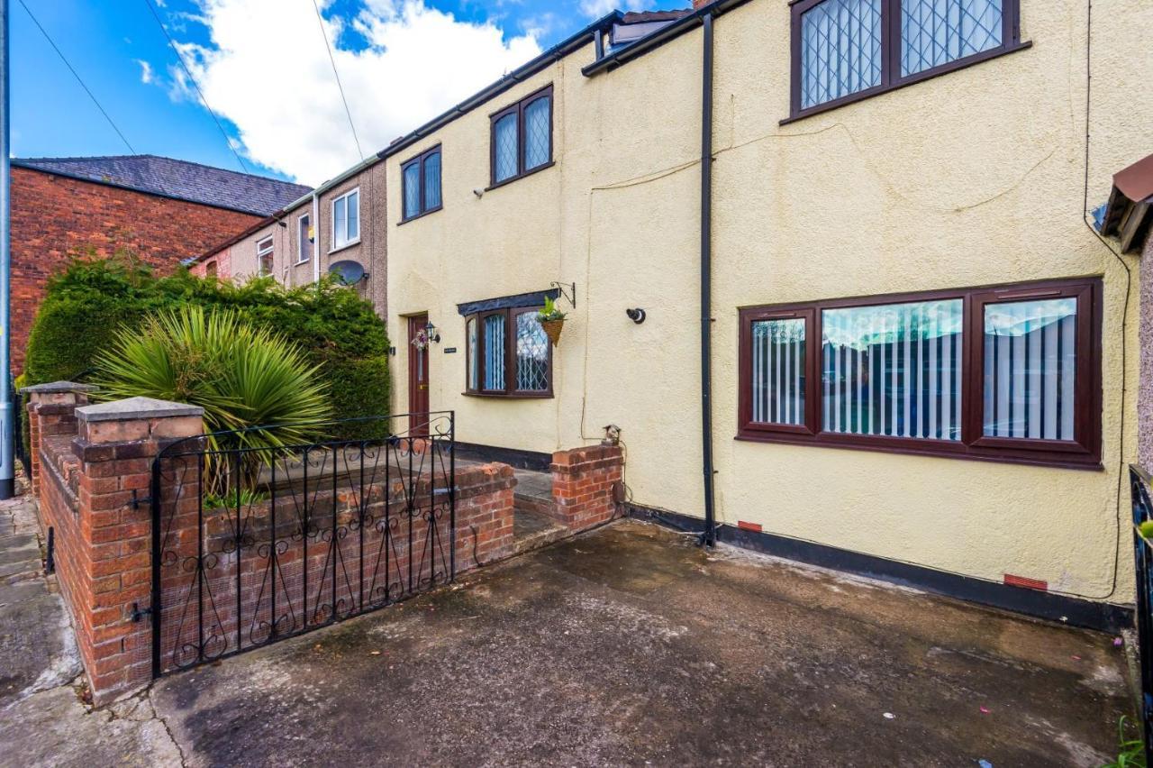 Sunshine Cottage By Happy Sunshine Stay Golborne Esterno foto